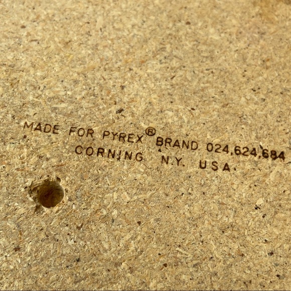 Vintage Pyrex Baker in a Basket Set #024 - Picture 8 of 9